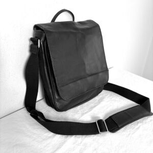 PELLE STUDIO Vintage 90s Y2K Minimalist Leather Crossbody Messenger Bag Unisex
